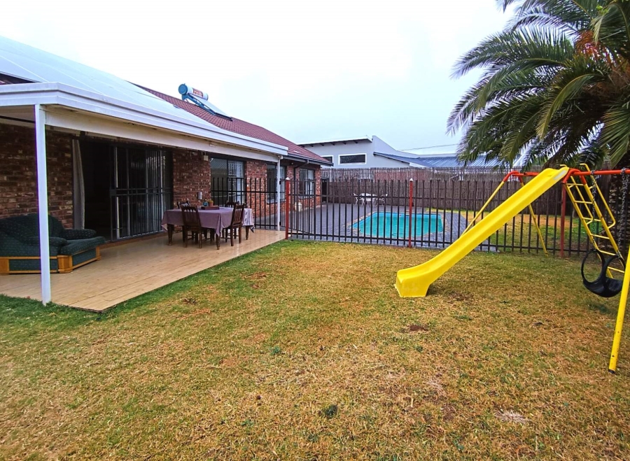 4 Bedroom Property for Sale in Langenhovenpark Free State